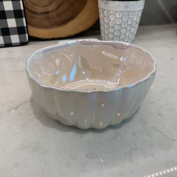 🚨LAST CHANCE. CLOSING 9.16🚨 Rae Dunn Figural SEA Shell Iridescent Serving Bowl - Picture 3 of 5
